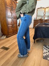 Load image into Gallery viewer, Harper Jeans

